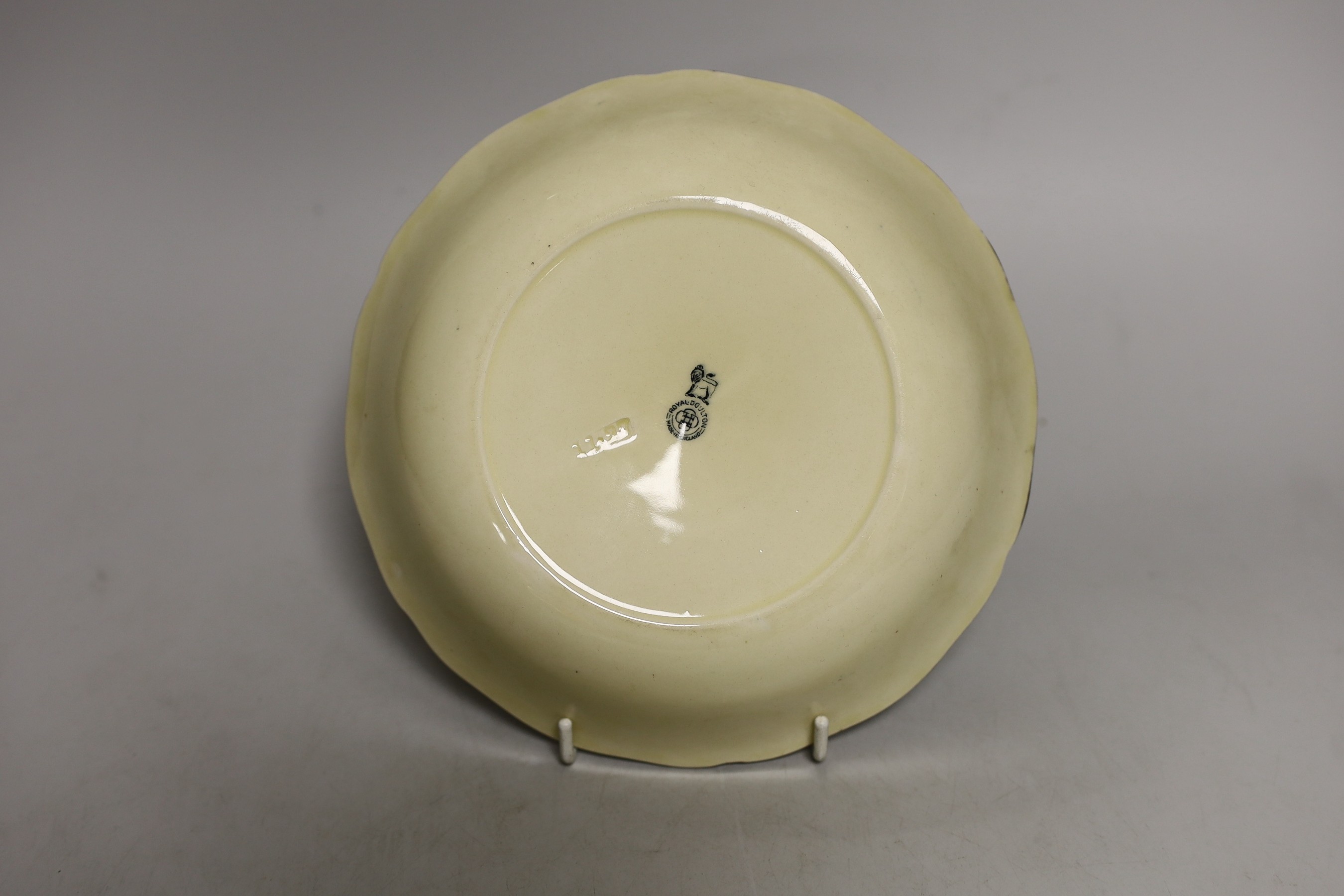 A Doulton seriesware dish Gnomes, Munchkins, dated 1927, 19.5cm
